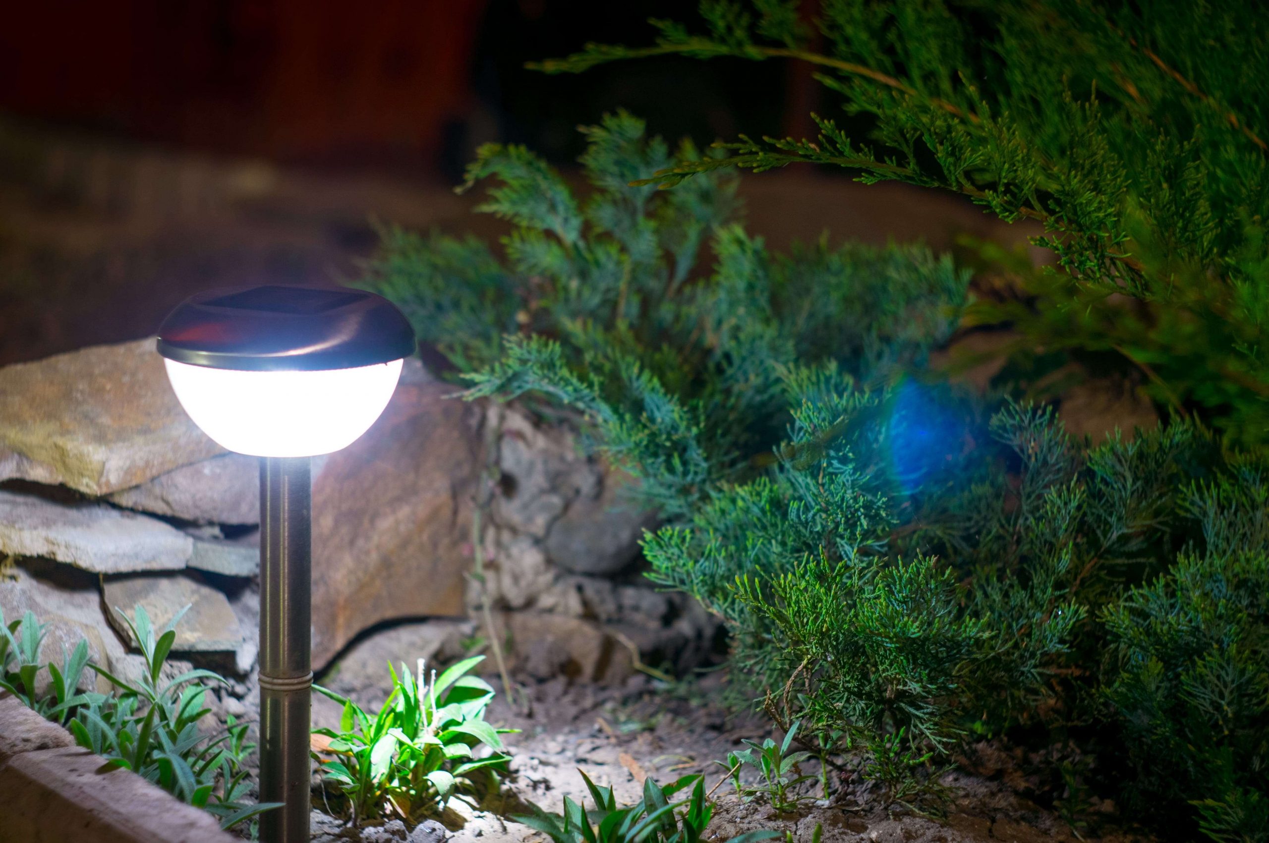 garden light with white light