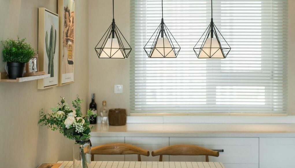dining room with 3 pendant lights in the ceiling