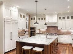 Dining room with a centre island and different lights installed