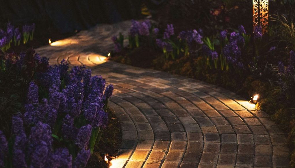 spike lights at the edge of the pavers