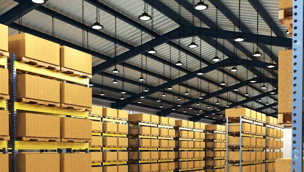 1 High bay LED lights in a factory (angle 1)