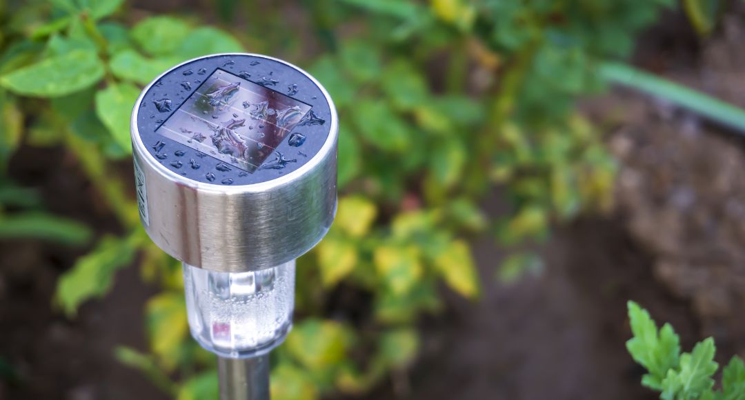 Does rain ruin solar lights?