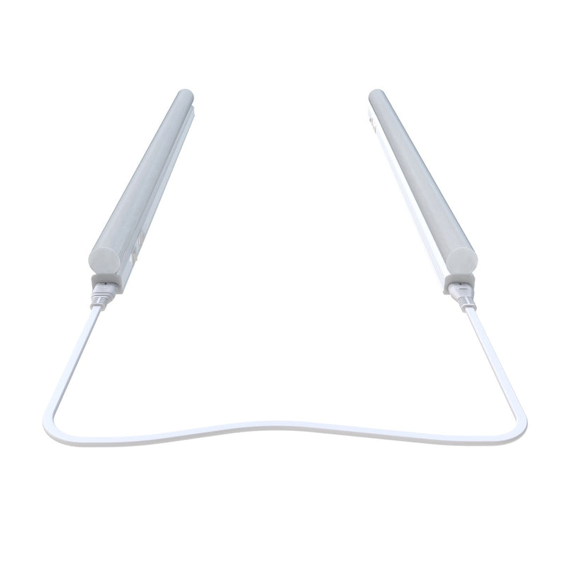 Two T5 LED lights connected using a link cable.